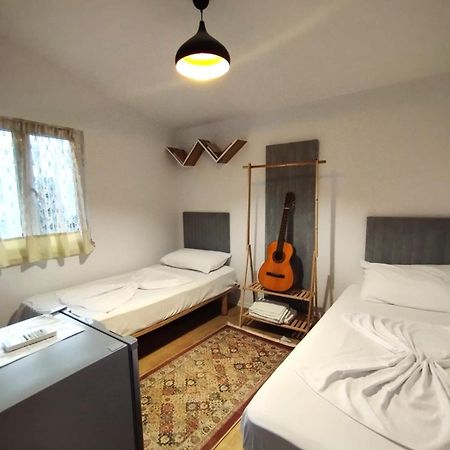 2 Single Bedroom Тирана Экстерьер фото