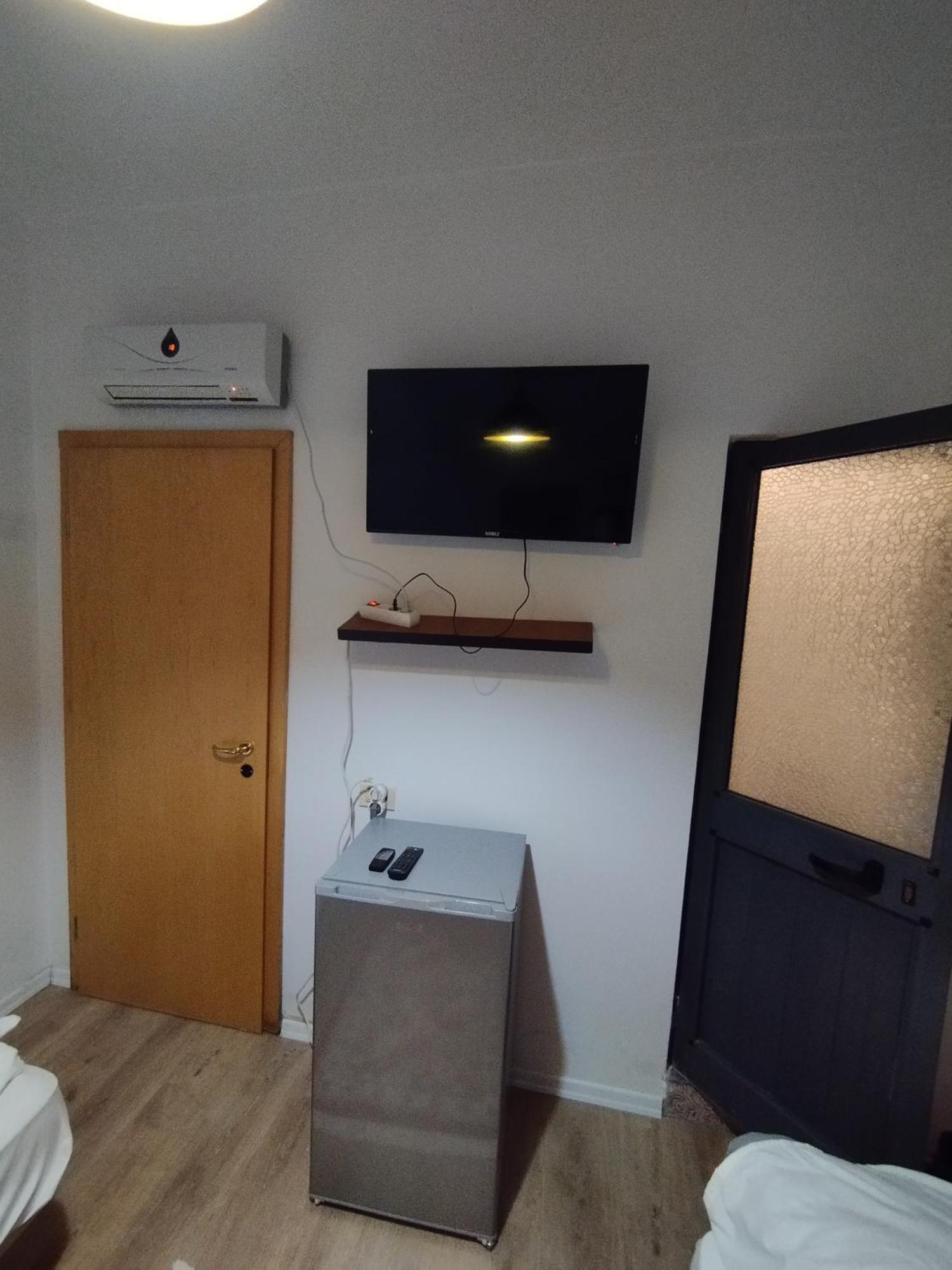 2 Single Bedroom Тирана Экстерьер фото